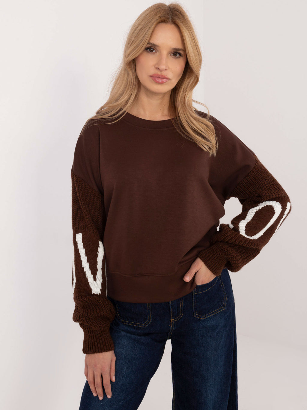 Oversized Sweater met Tekst op de Mouwen – Bruin