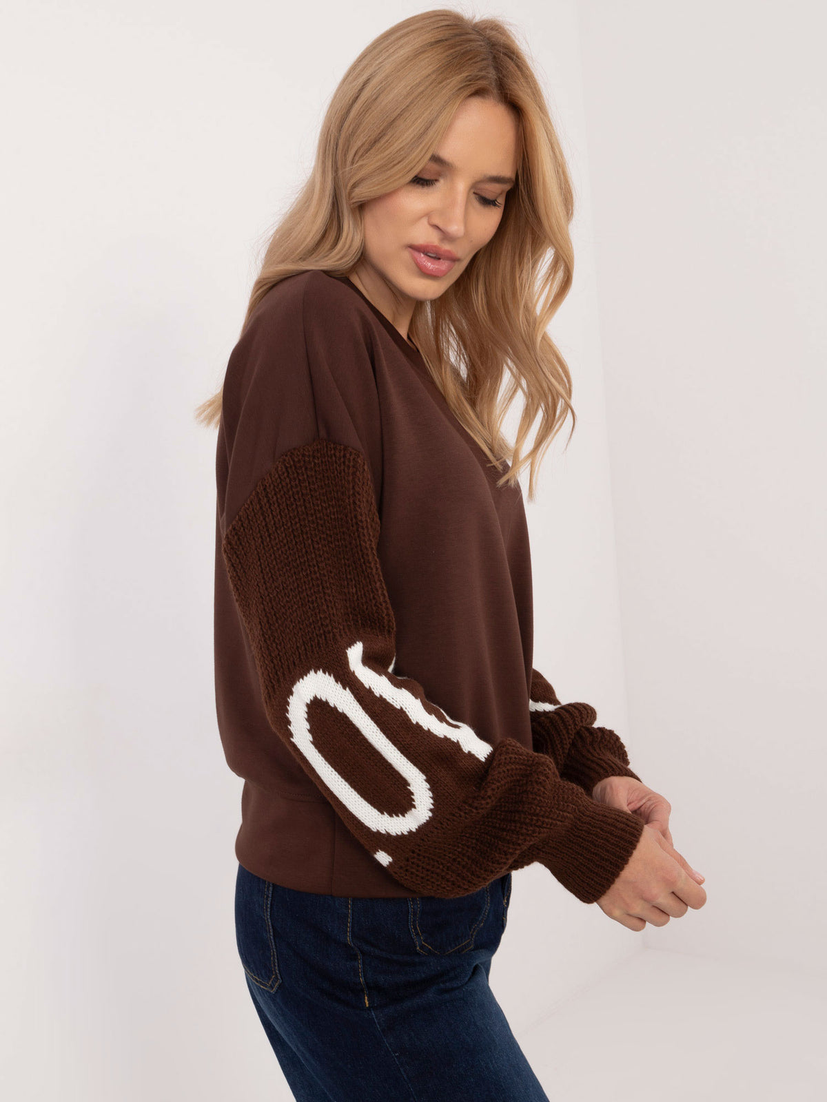 Oversized Sweater met Tekst op de Mouwen – Bruin