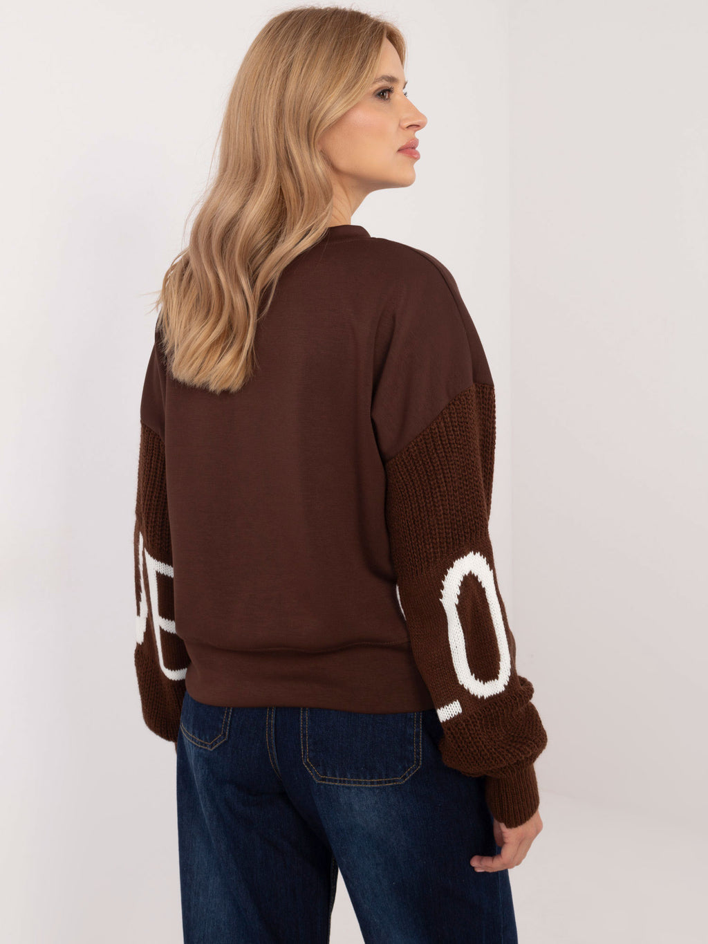 Oversized Sweater met Tekst op de Mouwen – Bruin