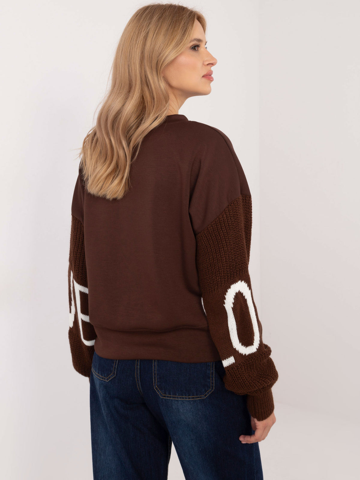Oversized Sweater met Tekst op de Mouwen – Bruin