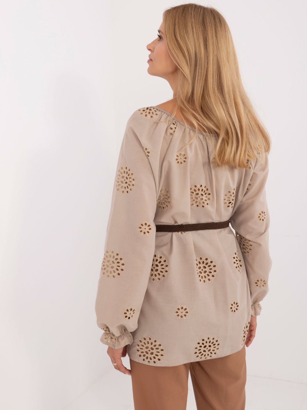Boho Blouse met Broderie – Donkerbeige
