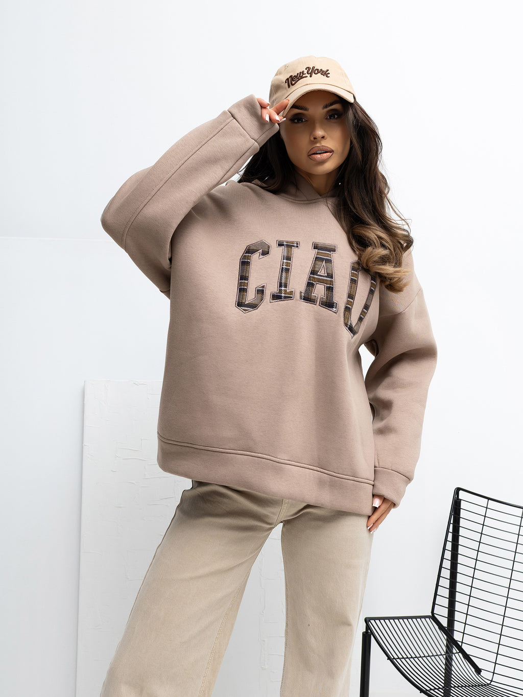 Oversized Hoodie met Patch – Donkerbeige