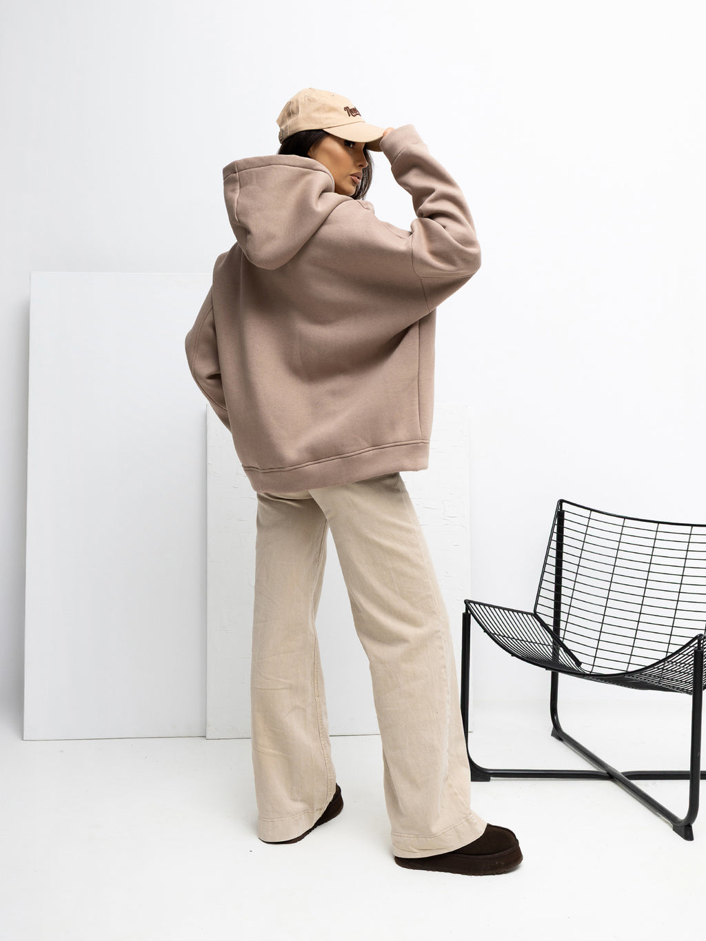 Oversized Hoodie met Patch – Donkerbeige