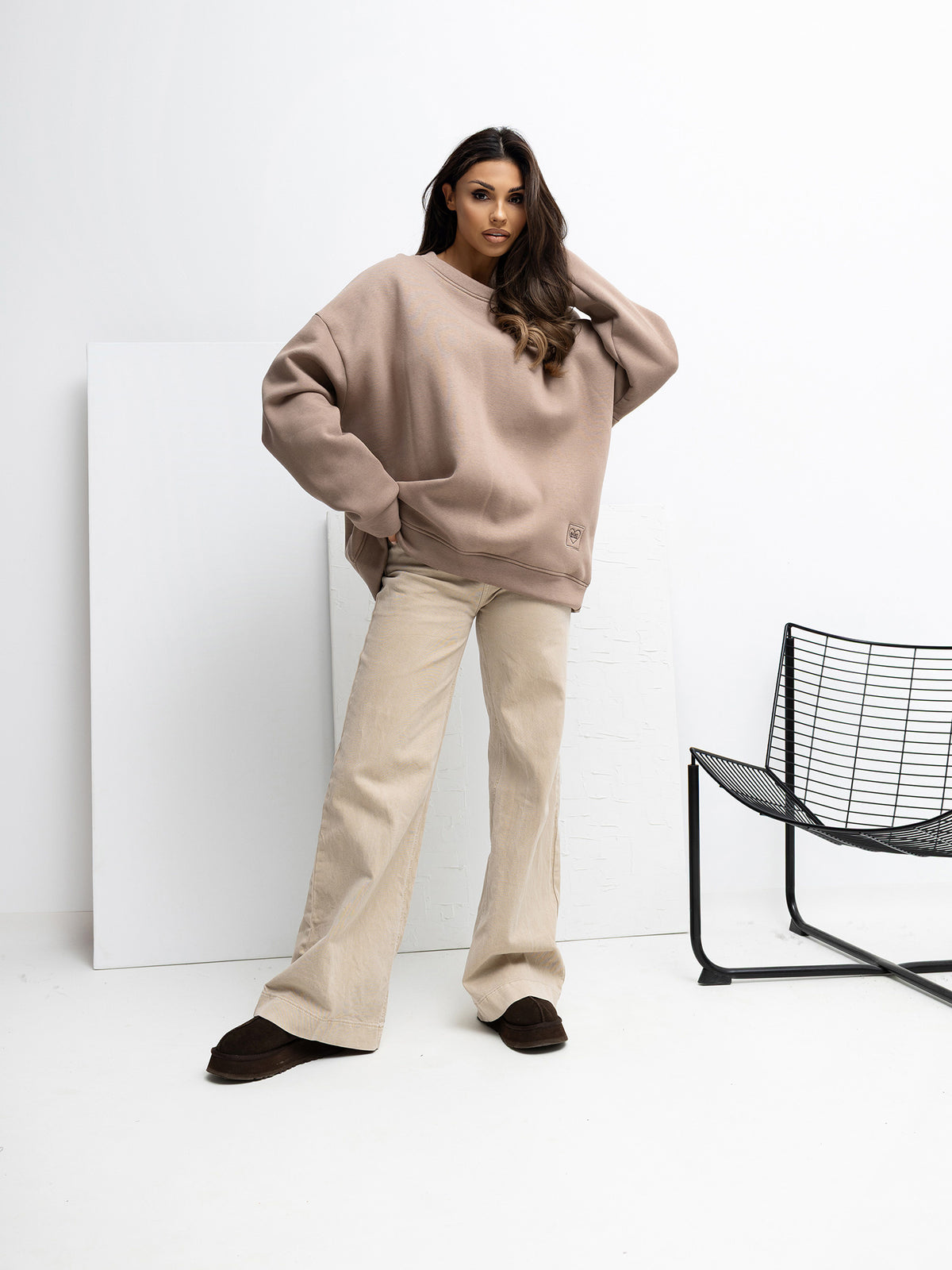 Oversized Sweater met Patch – Donkerbeige
