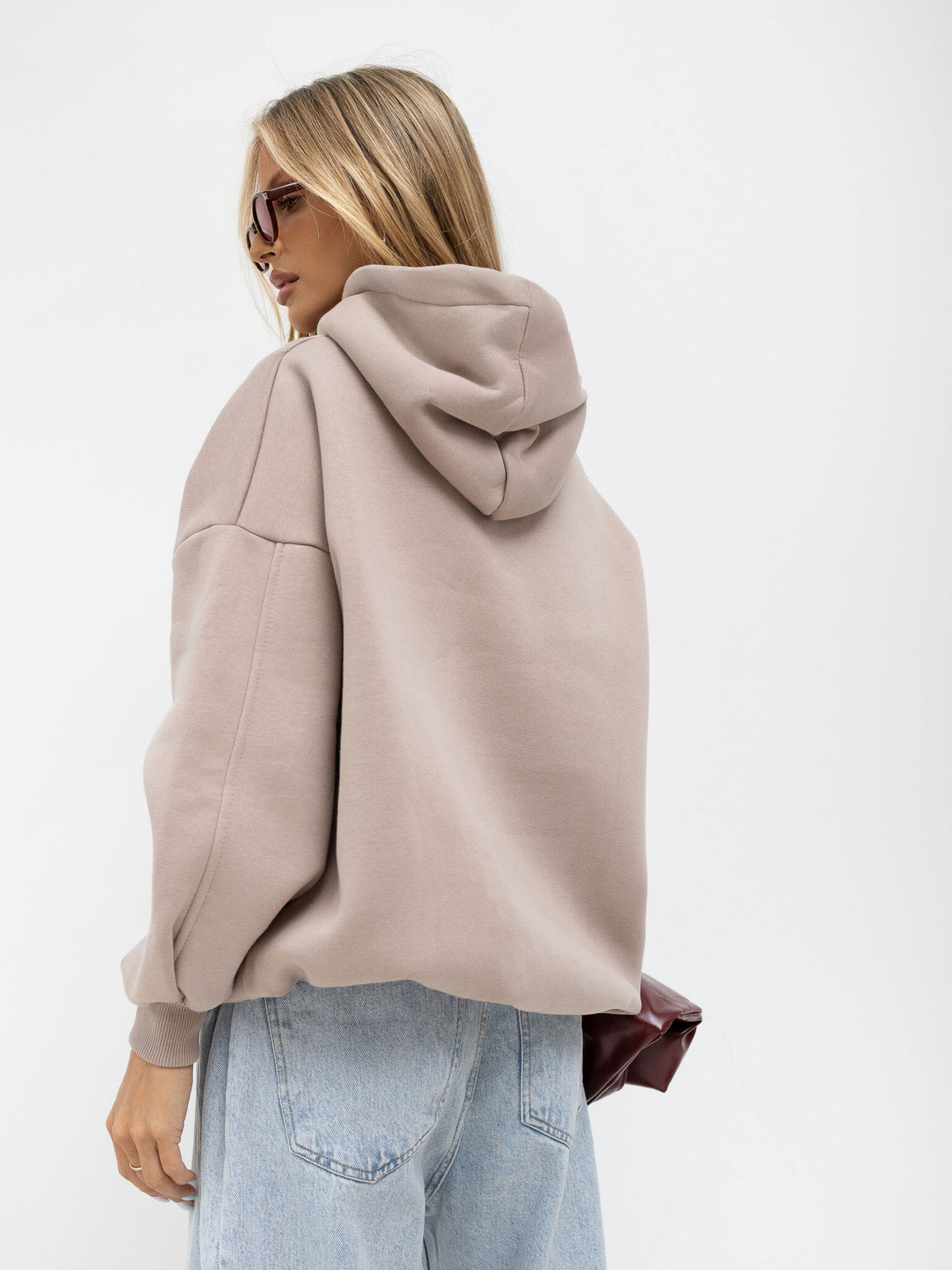 Lille Hoodie met Zakken – Donkerbeige