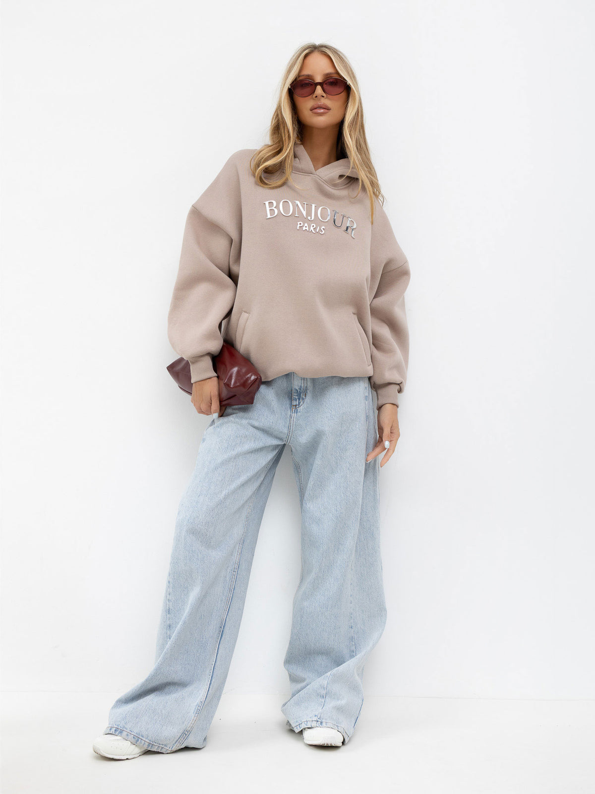 Lille Hoodie met Zakken – Donkerbeige