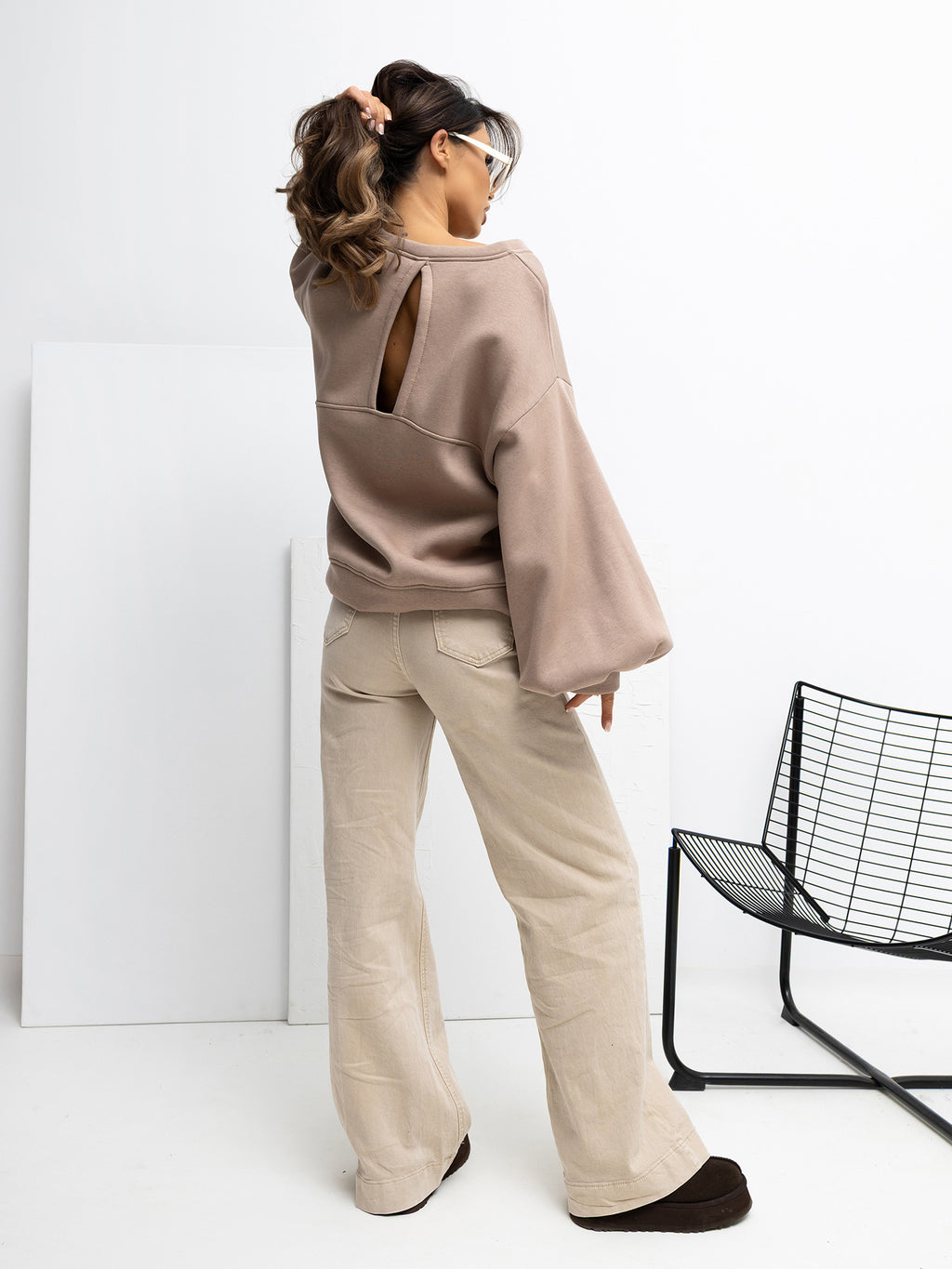 Sweater met Ruguitsnijding – Donkerbeige