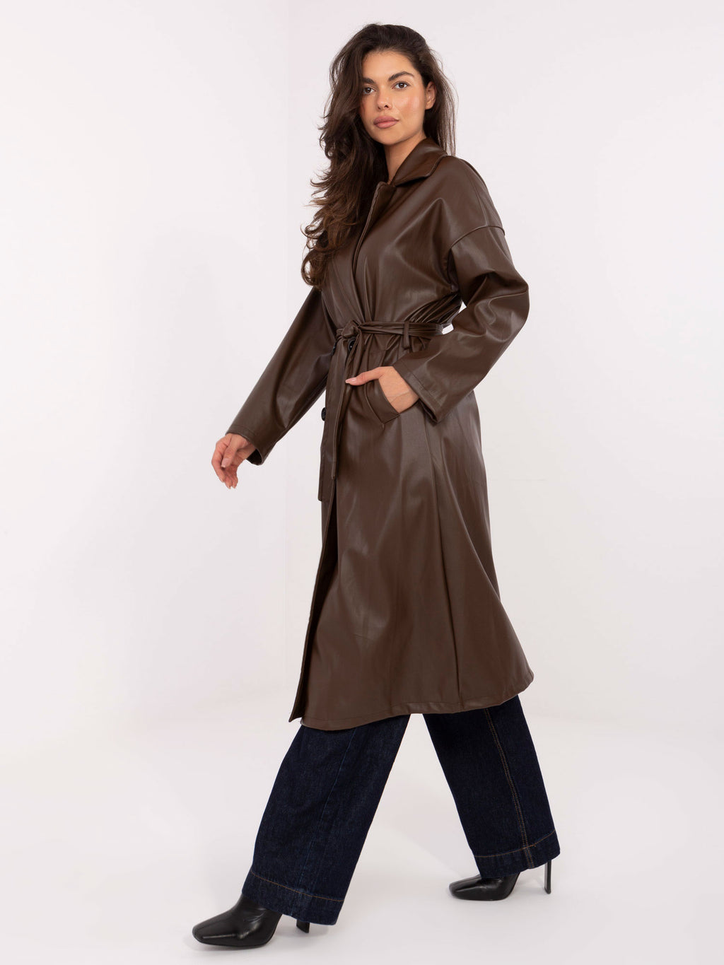 Donkerbruine Lange Leatherlook Mantel met Ceintuur