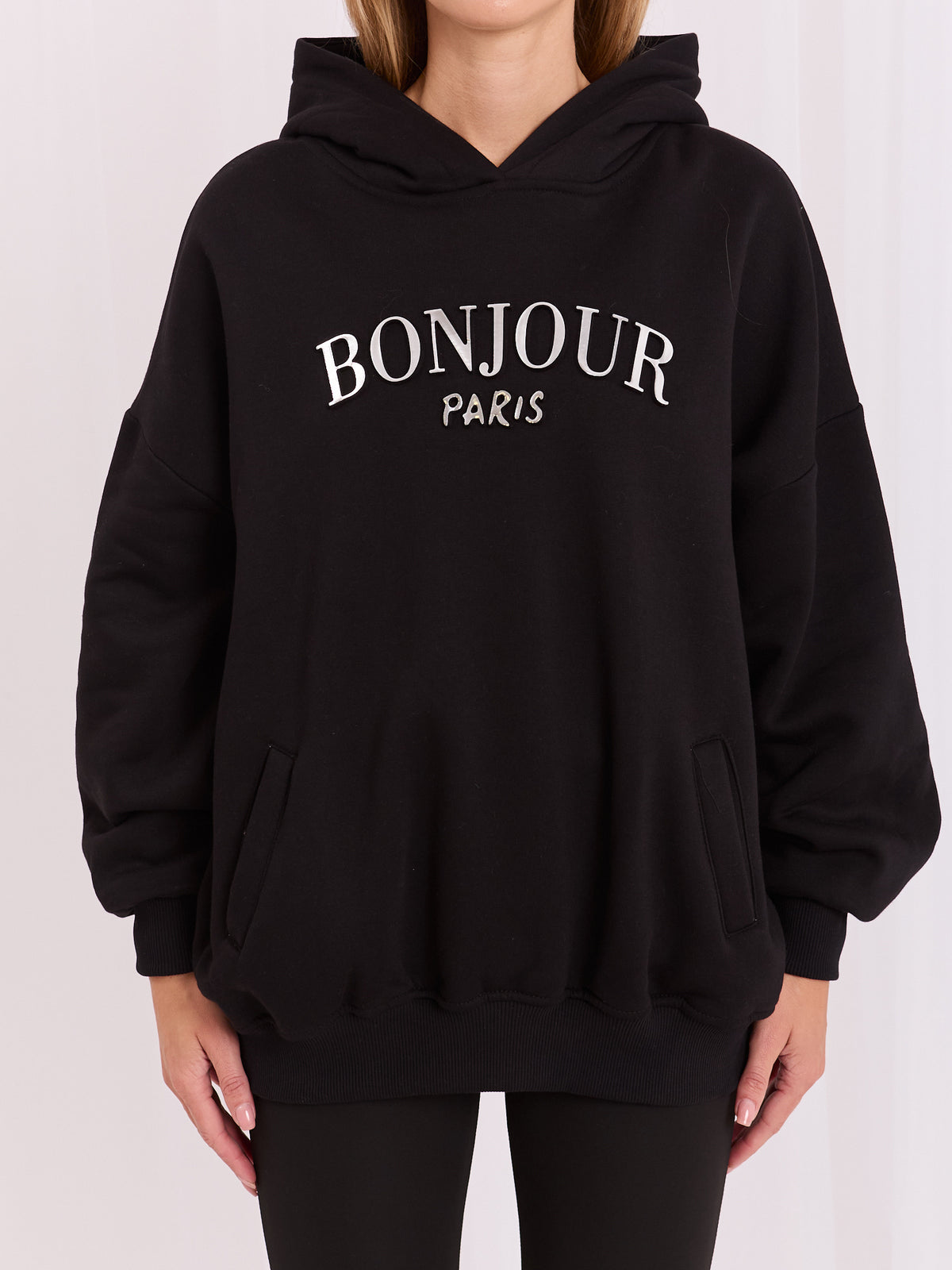 Lille Hoodie met Zakken – Zwart