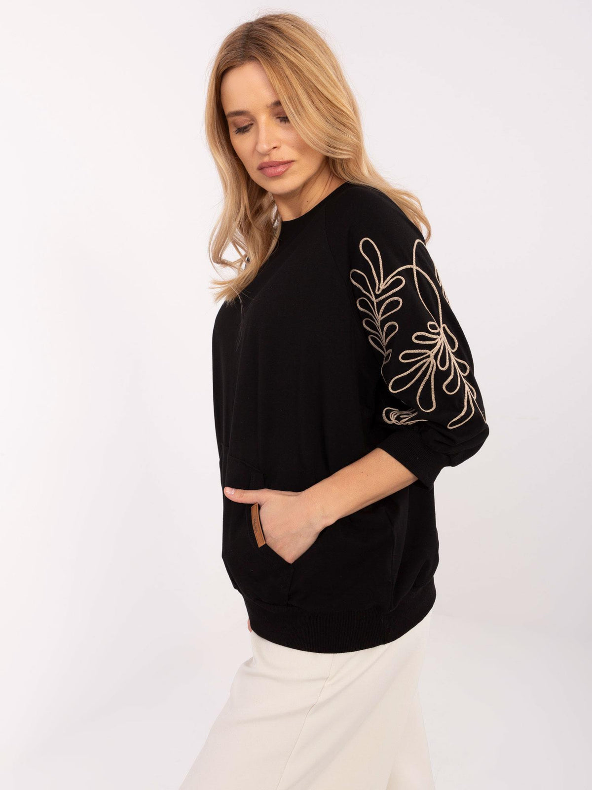 Sweater met Geborduurde Mouwen – Zwart