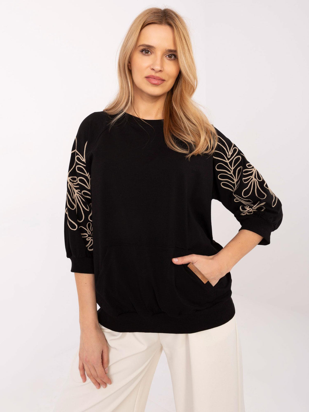 Sweater met Geborduurde Mouwen – Zwart