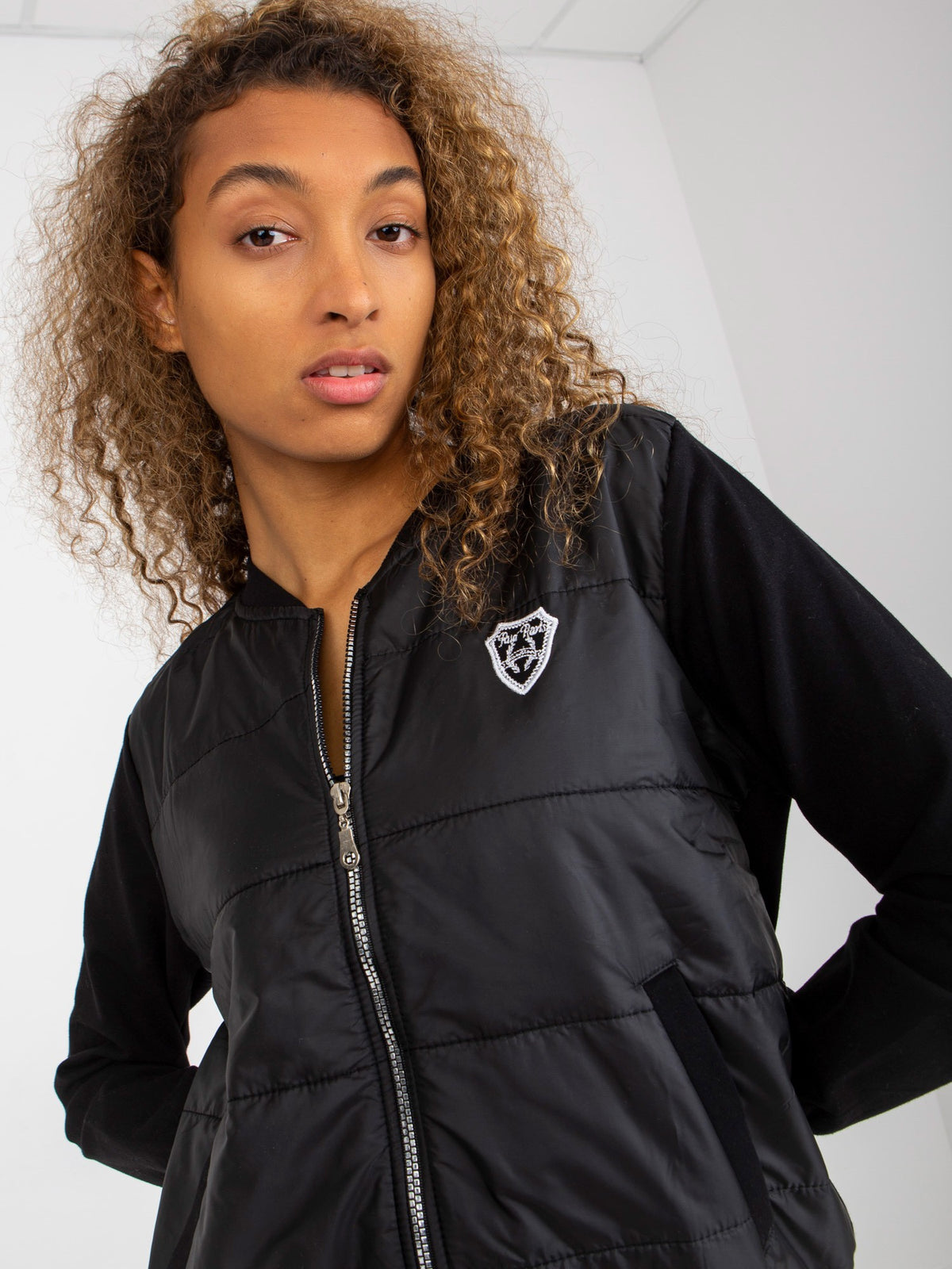 Gewatteerde Bomber Sweater met Patch – Zwart