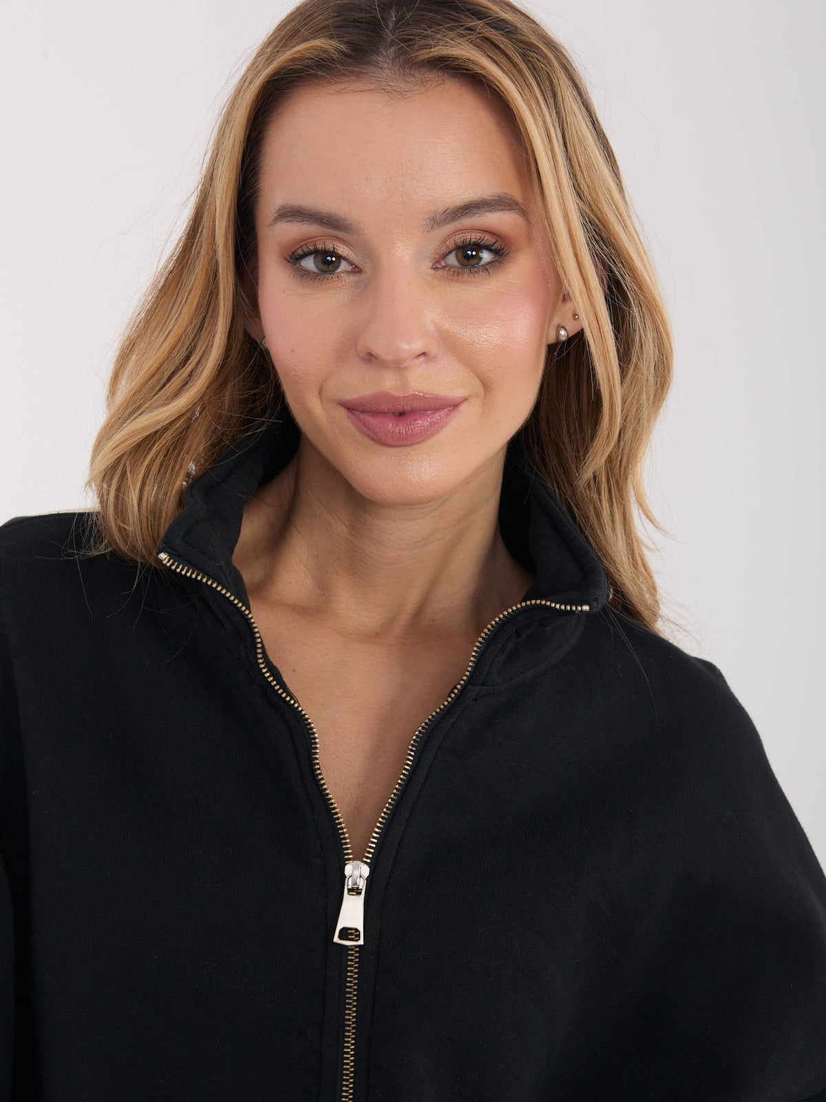Sweater met Rits en Opstaande Kraag – Zwart
