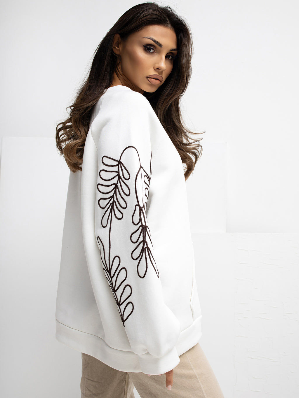 Sweater met Borduursel en Pofmouwen – Ecru