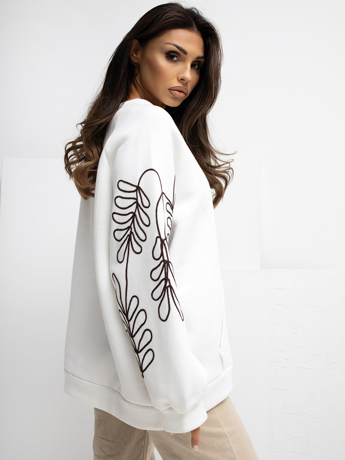 Sweater met Borduursel en Pofmouwen – Ecru