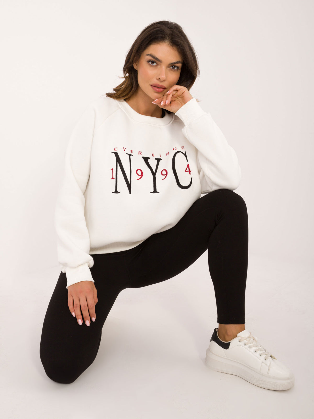 Oversized Sweater met Borduursel – Ecru