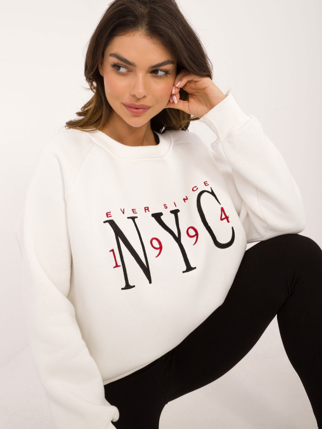 Oversized Sweater met Borduursel – Ecru