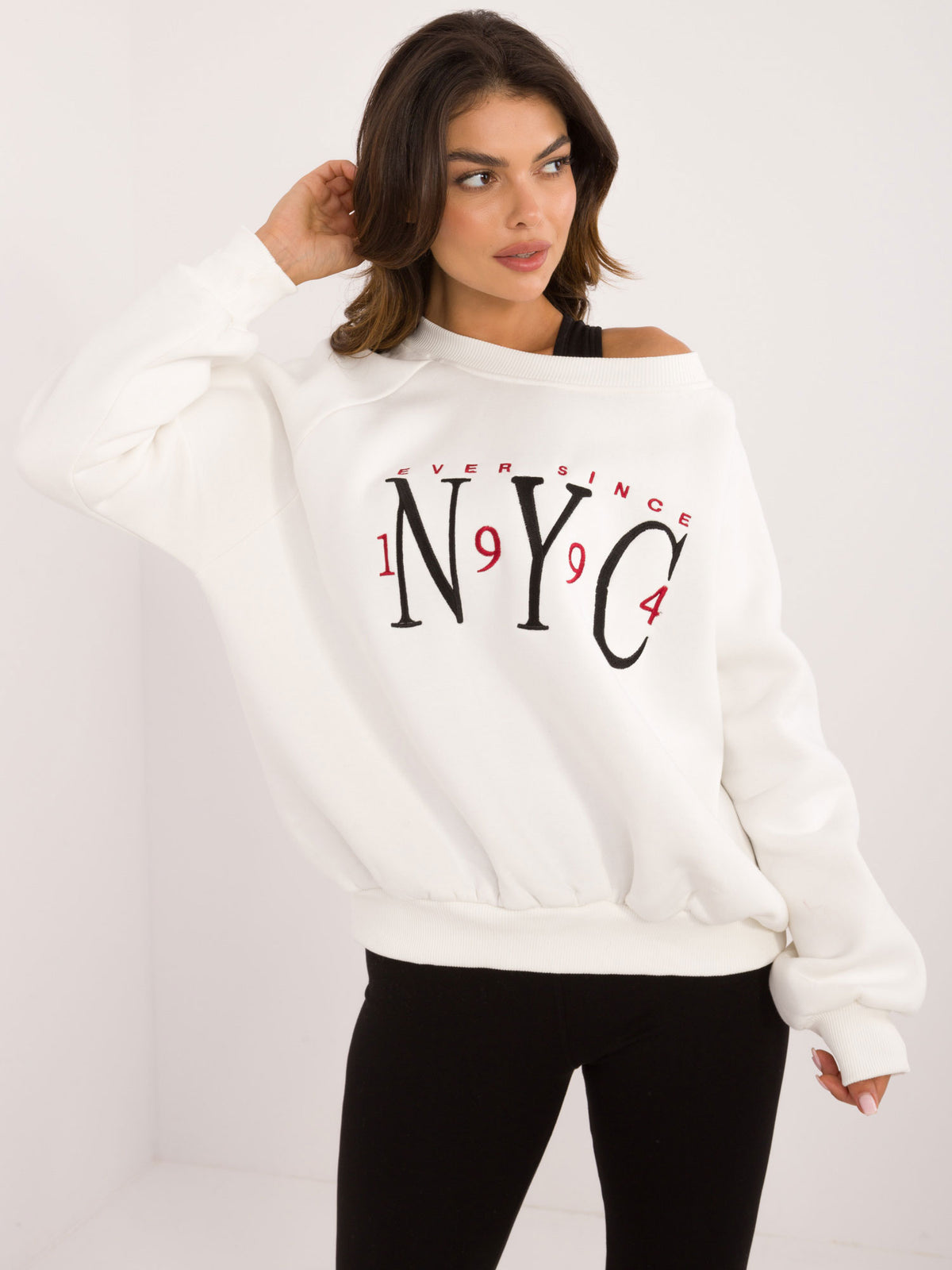 Oversized Sweater met Borduursel – Ecru