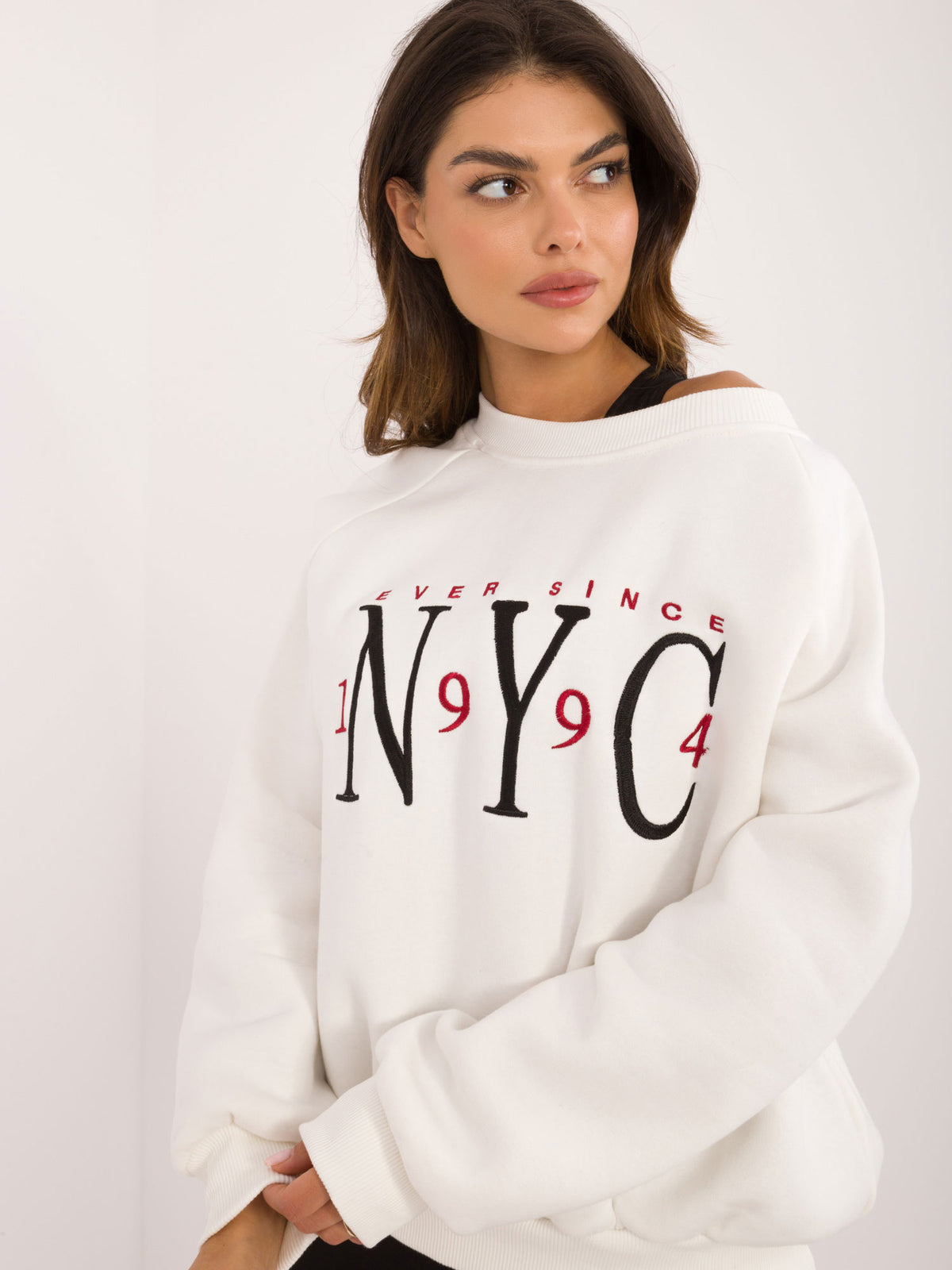 Oversized Sweater met Borduursel – Ecru
