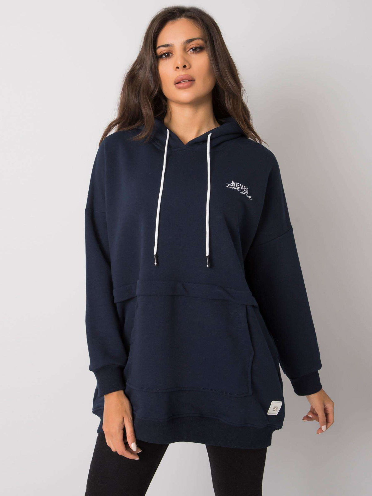 Edna Hoodie met Borduursel – Donkerblauw
