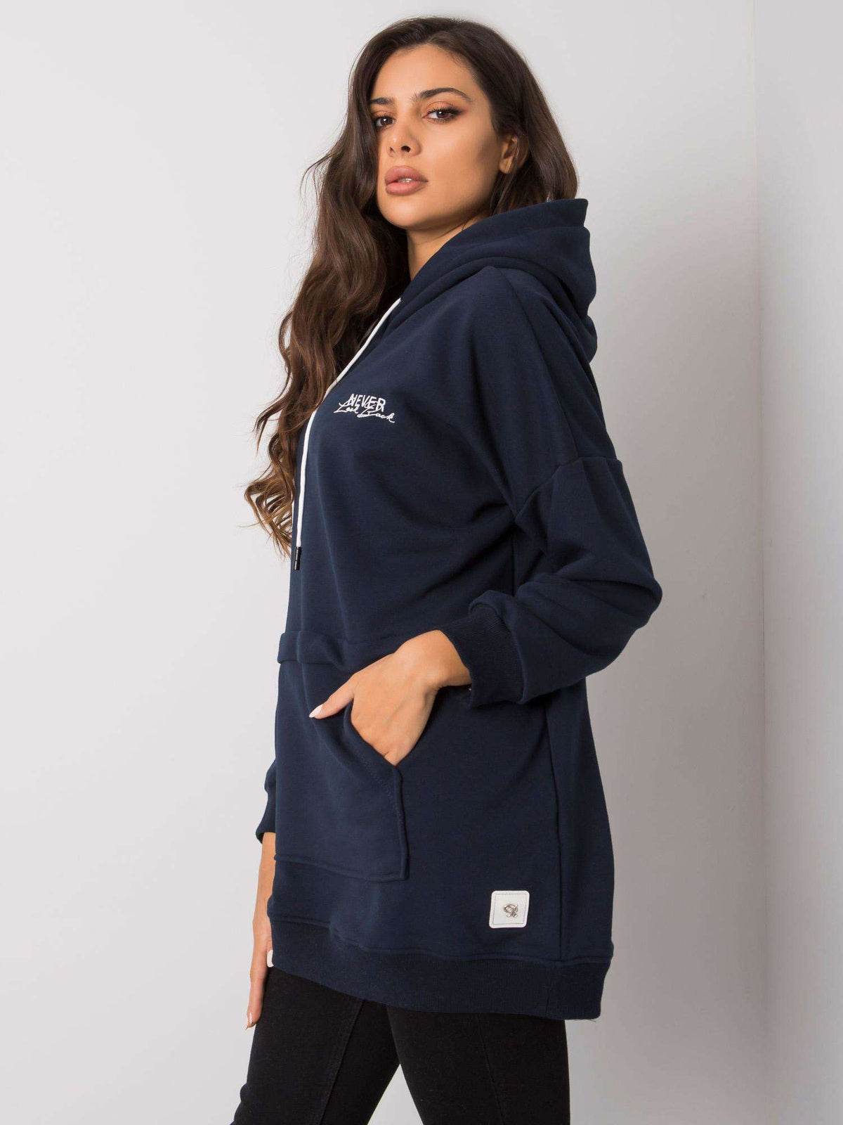 Edna Hoodie met Borduursel – Donkerblauw