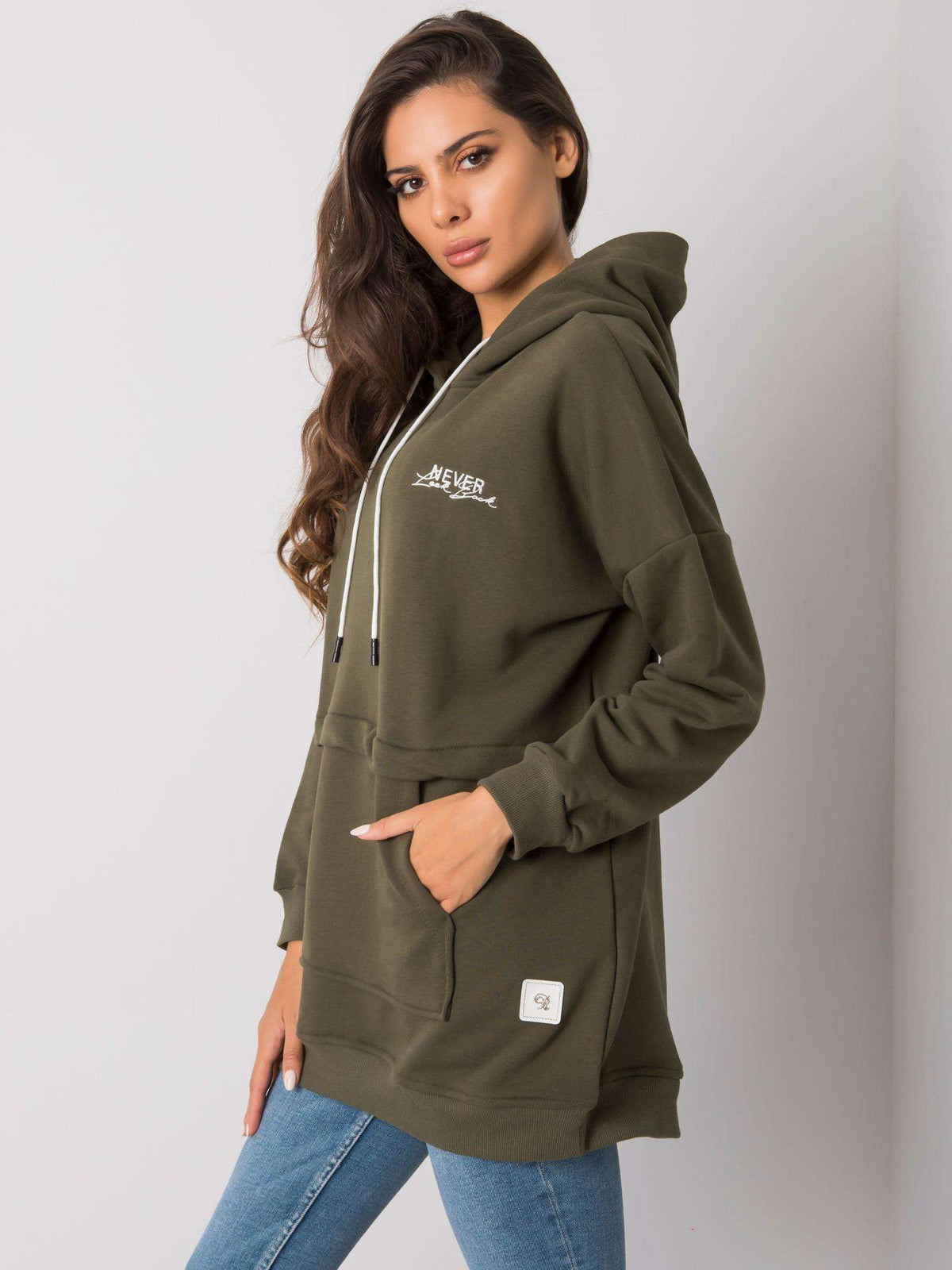 Edna Hoodie met Borduursel – Khaki